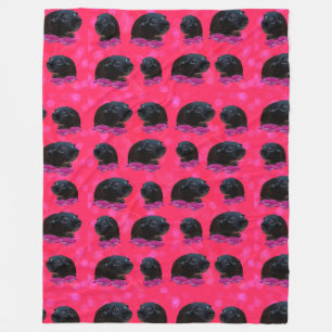 Schwarze Guinea Schweine auf Hübsch rosa Rosen Fleecedecke