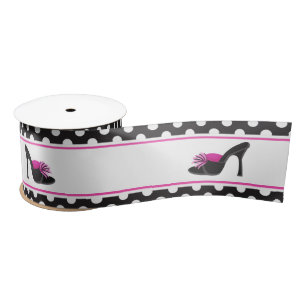 Schwarze Heelse Schuhe mit schwarzen Polka-Punkten Satinband