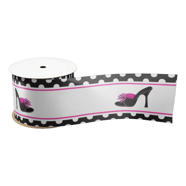 Schwarze Heelse Schuhe mit schwarzen Polka-Punkten Satinband (Spule)
