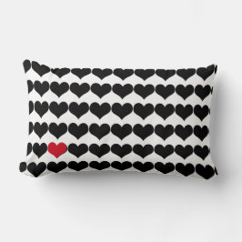 Schwarze Herzen und ein rotes Single Lendenkissen