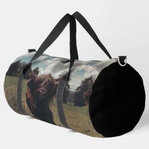 Schwarze Highland-Schottlandkuh weidet vintage ret Duffle Bag