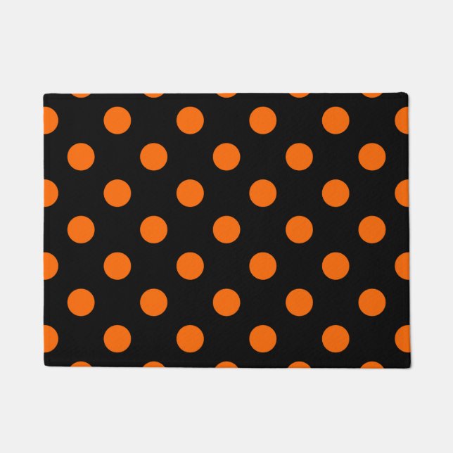 Schwarze Hintergründe Orange Polka Dots Fußmatte (Vorderseite)