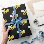 Schwarze Hummeln niedlich Spaß Geschenkpapier<br><div class="desc">Mit fröhlichen,  lächelnden,  gelben und schwarzen Hummeln dekoriert. Ein schicker schwarzer Hintergrund. Für ihn und sie.</div>