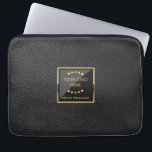 Schwarze Imitate für Geschäftsleder Personalisiert Laptopschutzhülle<br><div class="desc">Luxuriöse Black Imitate Leather Logo Personalisiert Business Design. Matching Produkte finden Sie in der Luxury Imitate Leather Business Kollektion. Dies ist eine Grafik aus Leder und nicht ein echtes oder Fake Leder.</div>