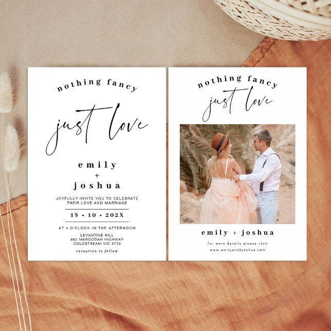 Schwarze Kalligrafie Nichts Extravagant nur Liebe  Einladung (Minimalist Nothing Fancy Just Love Wedding Invitation, Modern Calligraphy Just Love Wedding Invite)