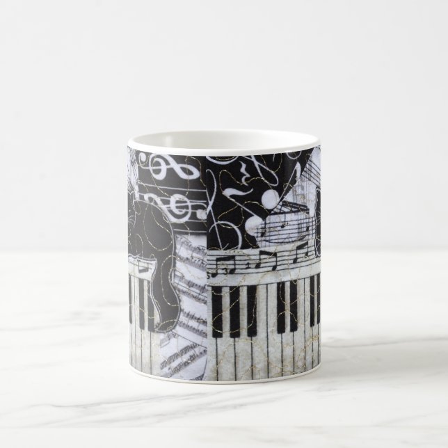Schwarze Katze auf einer Tastatur Kaffeetasse (Mittel)