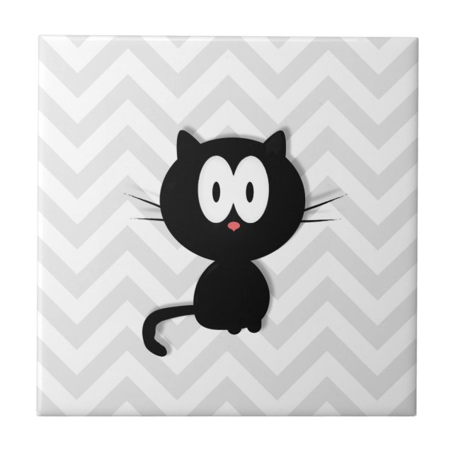 Schwarze Katze auf grauem Zickzack Fliese (Vorderseite)