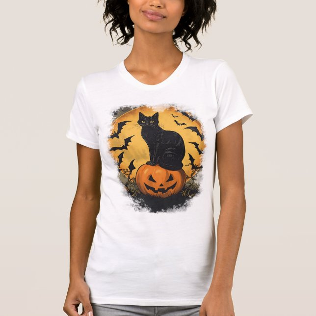 Schwarze Katze auf Halloween-Kürbis T-Shirt (Vorderseite)