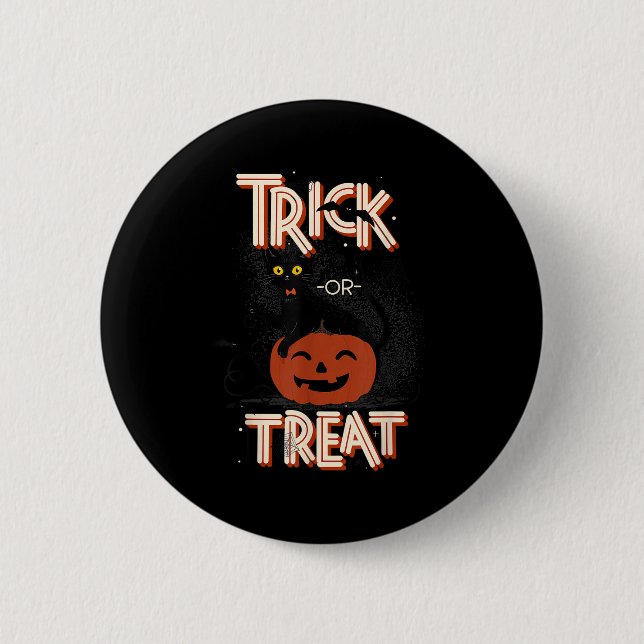Schwarze Katze auf KürbisHalloween zum Trick oder  Button (Vorderseite)