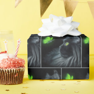 Schwarze Katze, die an einem glühenden grünen Schm Geschenkpapier