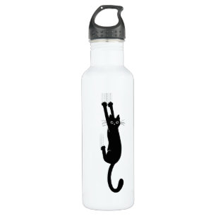 Schwarze Katze, die an   lustigem Tierliebhaber Trinkflasche