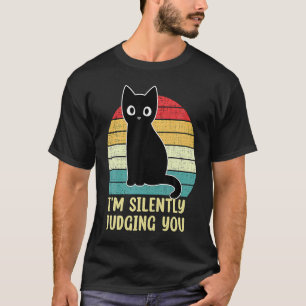 Schwarze Katze, die ich schweigend beurteile, dass T-Shirt