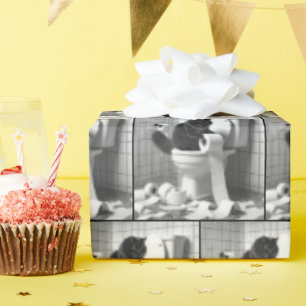 Schwarze Katze enträtselt eine Rolle Toilettenpapi Geschenkpapier