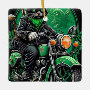 Schwarze Katze fährt Fahrrad am St. Patrick's Day Keramikornament