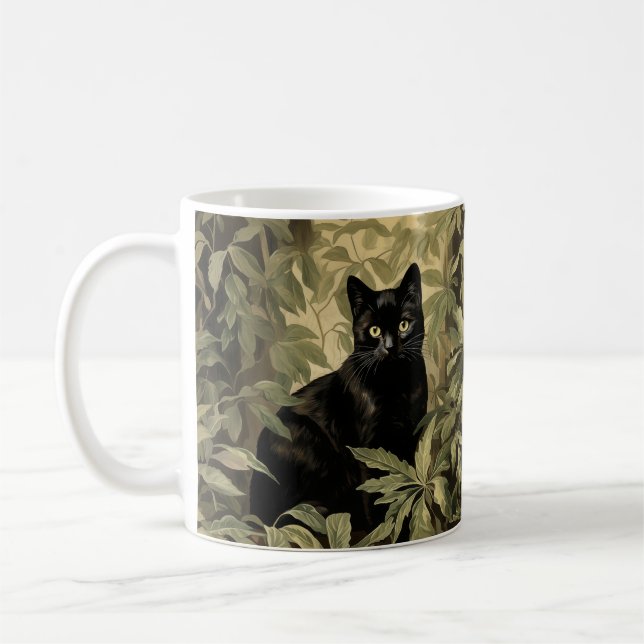 Schwarze Katze im dichten Wald Kaffeetasse (Links)