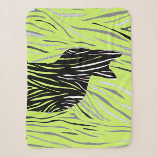 Schwarze Katze im verrückten Gras Sherpadecke