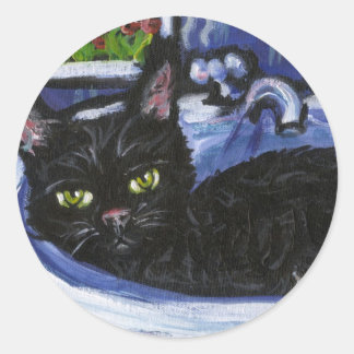 Schwarze Katze im Waschbecken Runder Aufkleber