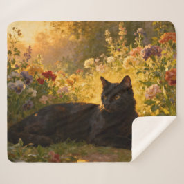 Schwarze Katze in den Blumen I Sherpadecke