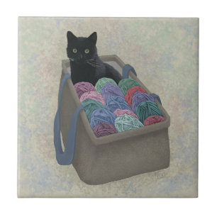 Schwarze Katze in einem Garnbeutel Fliese