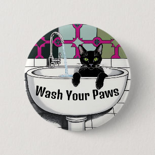Schwarze Katze in einem Sink, Waschraum, Pfoten wa Button
