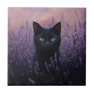 Schwarze Katze in einer Lavenderfelddarstellung Fliese
