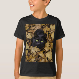 Schwarze Katze in Herbstlauben T-Shirt