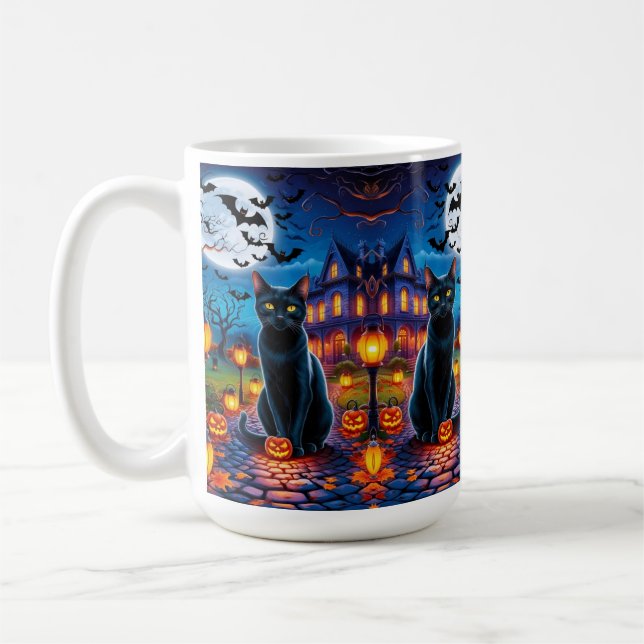 Schwarze Katze in verzauberter Halloween-Landschaf Kaffeetasse (Links)