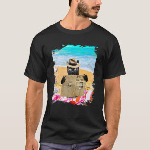 Schwarze Katze liest Zeitung am Strand T-Shirt