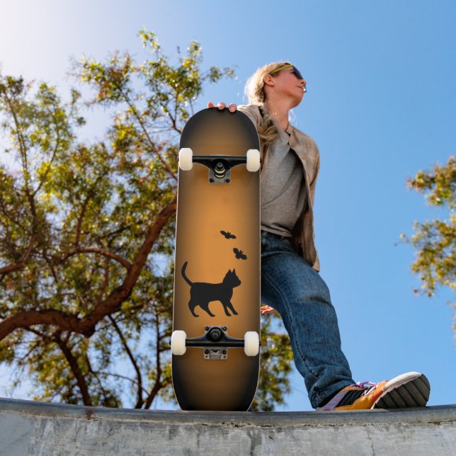 Schwarze Katze mit Bat Skateboard (Außenbereich 1)