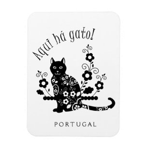 Schwarze Katze mit Blume und portugiesischer Auspr Magnet