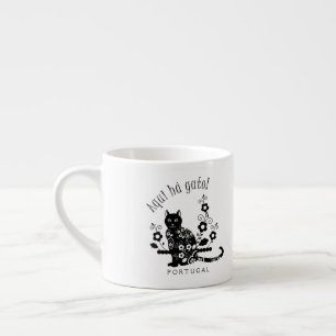 Schwarze Katze mit Blumen und portugiesischem Ausd Espressotasse