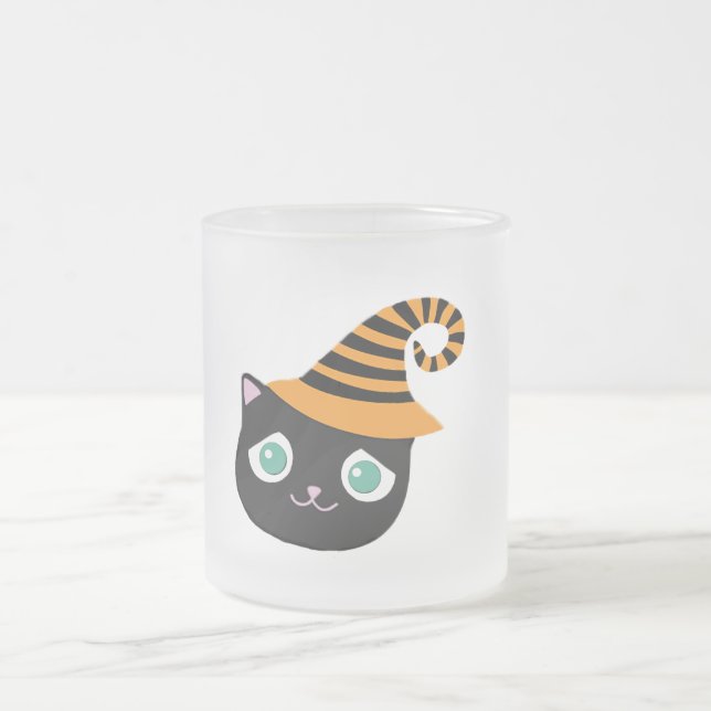 Schwarze Katze mit traurigen Augen und weißem Hut Mattglastasse (Mittel)