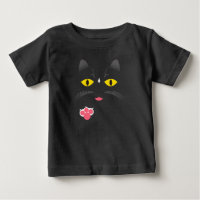 Schwarze Katze mit weißen Kennzeichen