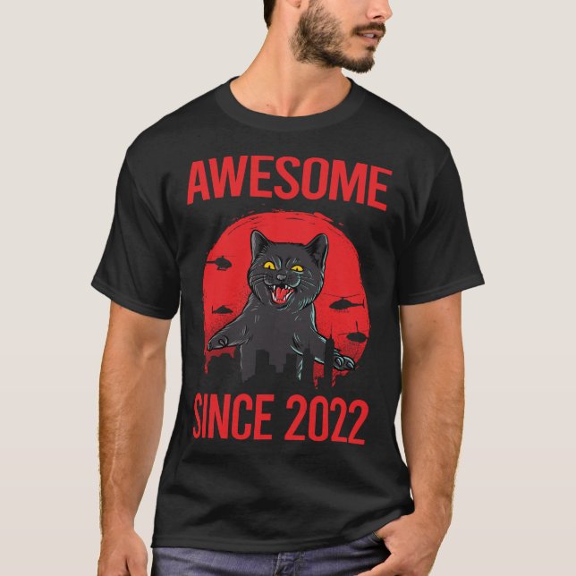 Schwarze Katze - Phantastisch seit 2022 T-Shirt (Vorderseite)