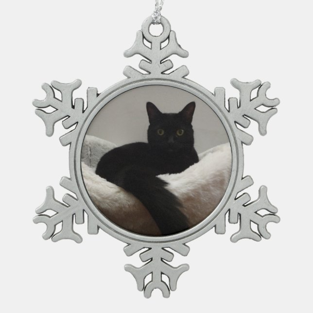 Schwarze Katze Schneeflocken Zinn-Ornament (Vorderseite)