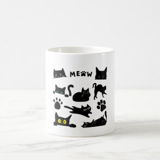Schwarze Katze sieht beängstigend, aber verwunderl Kaffeetasse