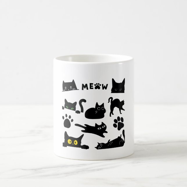 Schwarze Katze sieht beängstigend, aber verwunderl Kaffeetasse (Mittel)