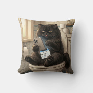 Schwarze Katze sitzt auf Toilette und benutzt Smar Kissen
