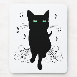 Schwarze Katze umgeben von flüsternden Noten der M Mousepad