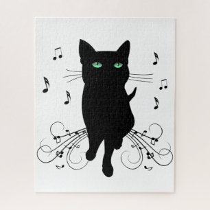 Schwarze Katze umgeben von flüsternden Noten der M Puzzle