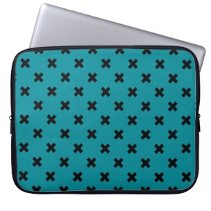 Schwarze Kreuzstiche auf aquamarinen Laptopschutzhülle