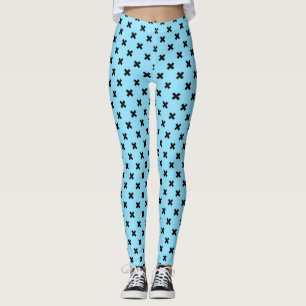 Schwarze Kreuzstiche auf Babyblau Leggings