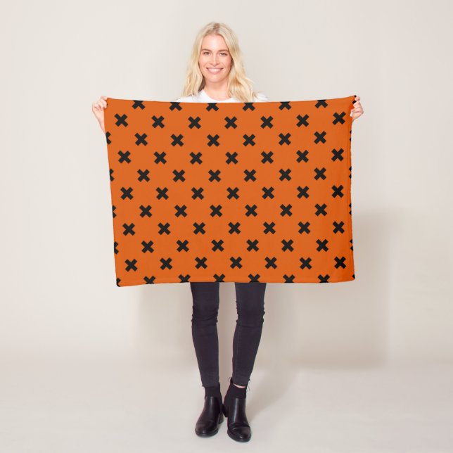 Schwarze Kreuzstiche auf Orange Fleecedecke (Beispiel)