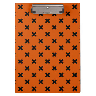 Schwarze Kreuzstiche auf Orange Klemmbrett