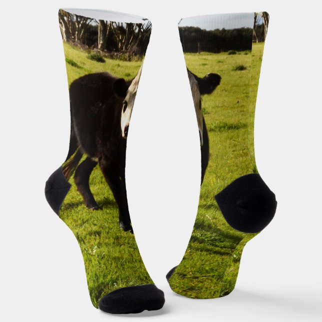 Schwarze Kuh mit weißem Gesicht und Mohawk, Socken (Gewinkelt)
