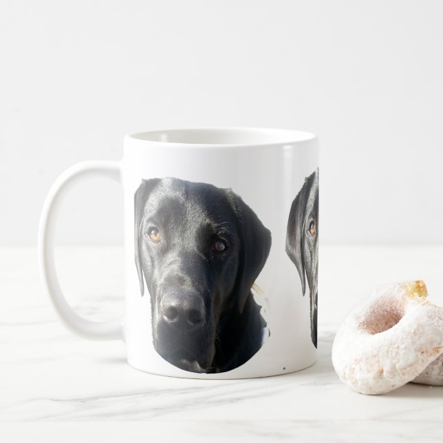 Schwarze Labrador-Retriever-Tasse Tasse (Mit Donut)