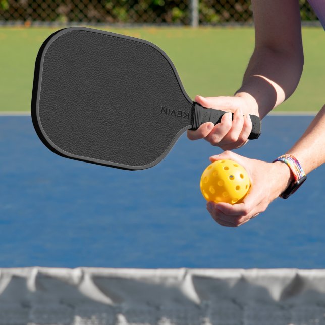 Schwarze Lederoptik personalisiertes Monogramm  Pickleball Schläger (InSitu)