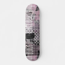 Schwarze lila Kunst auf Skateboard