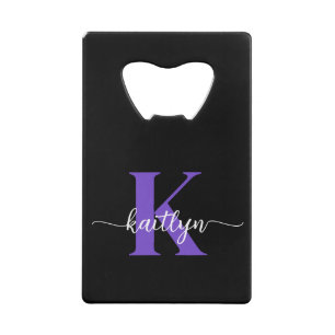 Schwarze lila Schrift Monogramm Geldbeutel Flaschenöffner