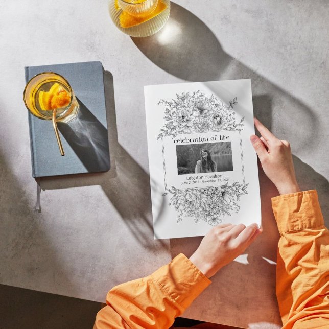 Schwarze Linie Florals Foto Collage Beerdigung Pro Einladung (Von Creator hochgeladen)